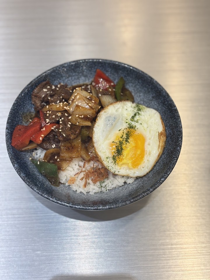 Stir-fried beef rice bowl